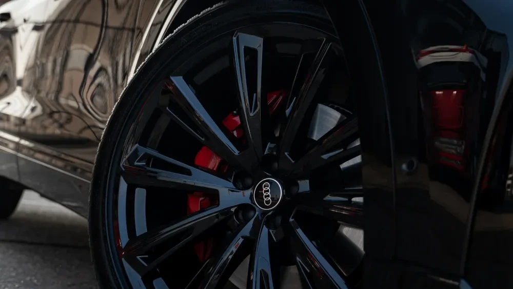 Severs Automotive AUdi Q8 Mythoszwart exterieur