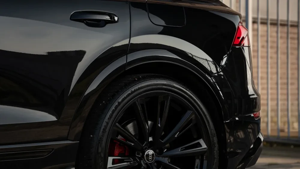 Severs Automotive Audi Q8 Mythoszwart